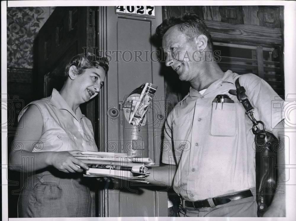 1955 Press Photo Mrs. Esther Quigley, Modern Lysistrata, Postman Mike Bochenek-Historic Images