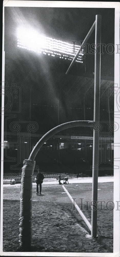 1969 Press Photo Side view of a set of goal posts at football stadium - Historic Images
