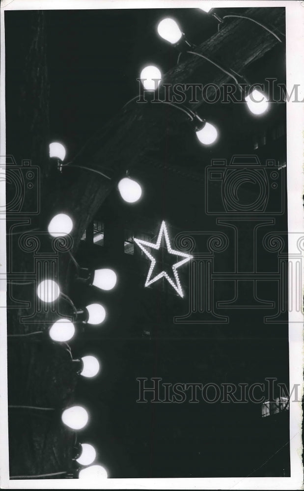 1964 Press Photo lit up star of Public Square Building, Cleveland - nea89209-Historic Images
