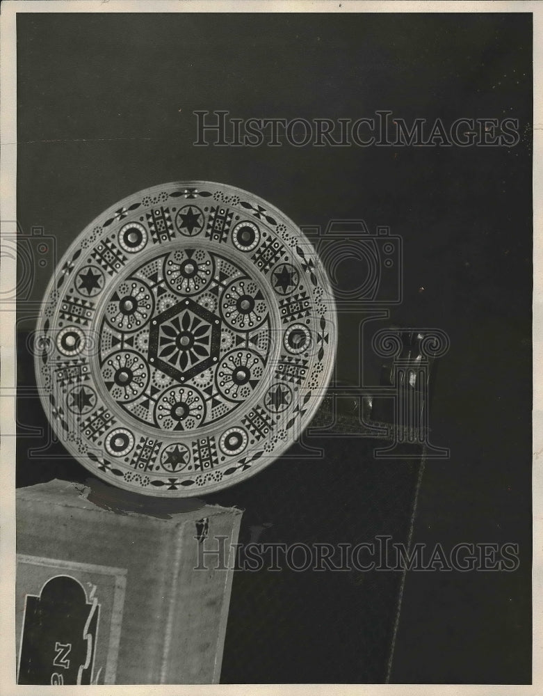 1929 Press Photo &quot;Hutrulian&quot; inlaid wooden plateof lead - nea89269 - Historic Images