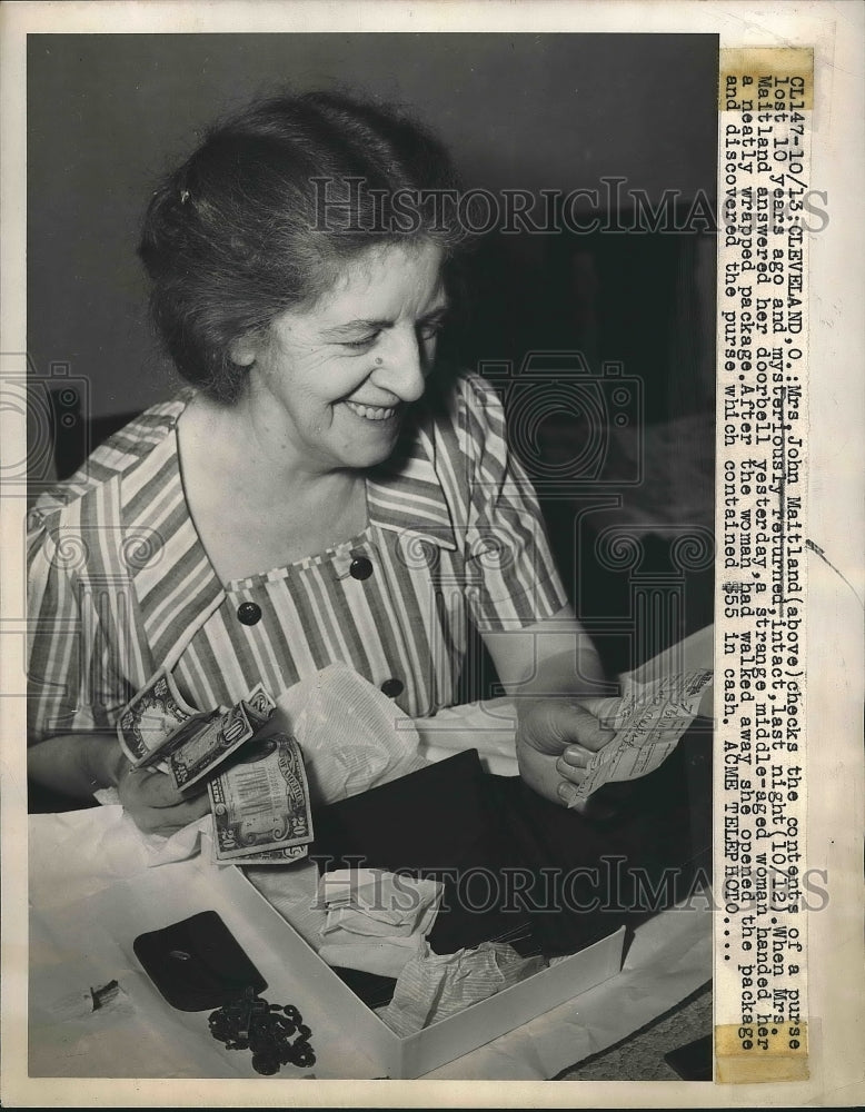1948 Mrs Maitland, Cleveland, O. gets lost purse back after 10 yrs. - Historic Images