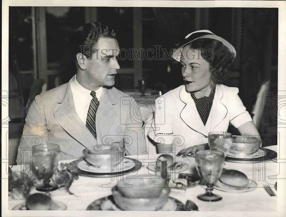 1937 John A. Stewart &amp; Miss Howes at a dinner  - Historic Images