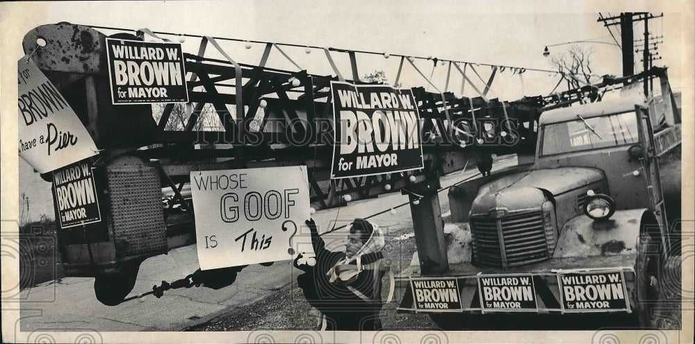 1962 Press Photo Election campaign posters for W Brown in Ohio - nea89439 - Historic Images