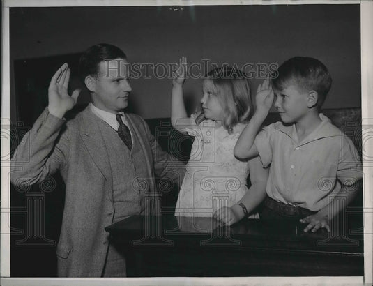 1934 Press Photo Court clerk Don Bodwell swears in V Wilhoite & Jack Fosterling - Historic Images