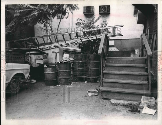 1971 Press Photo junky exterior rear of a building - nea89457 - Historic Images