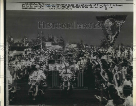 1960 Thousands gather to welcome President Eisenhower to their home. - Historic Images