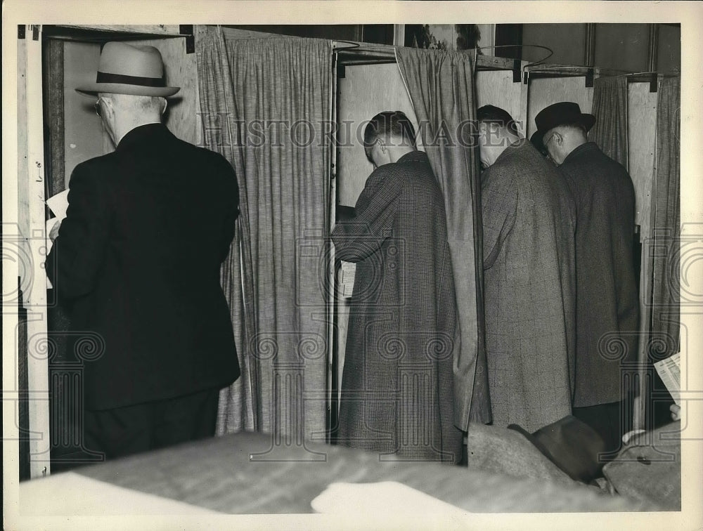 1938 Ohio voters at a local polling station  - Historic Images