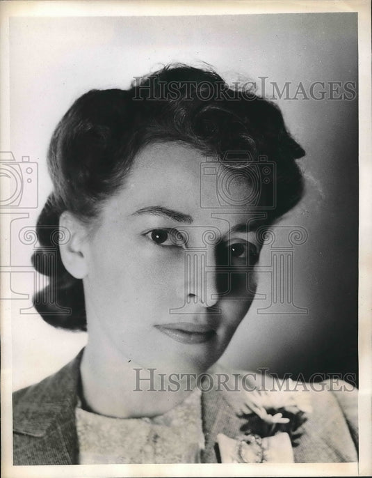 1944 Soup recipes for all in Mary Mabon's book "A Meal in Itself" - Historic Images