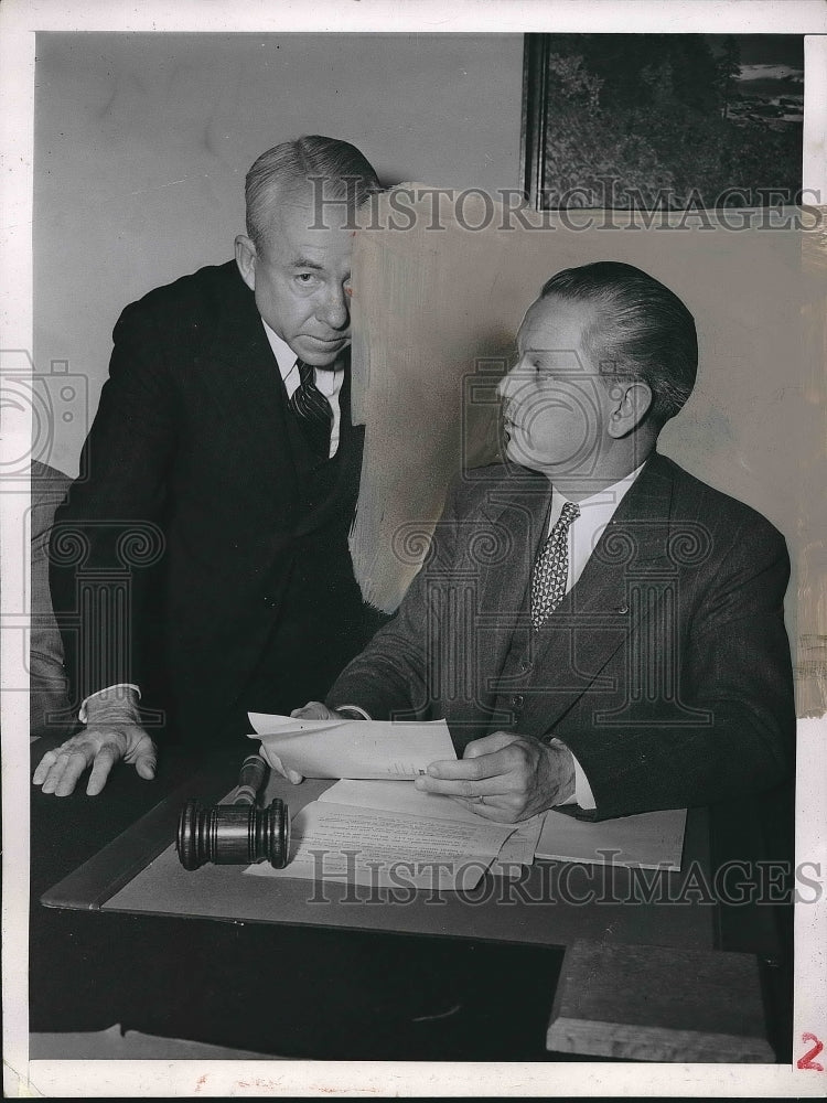 1947 RR Young, chairman of Chesapeake & Ohio RR & Rep. C King - Historic Images