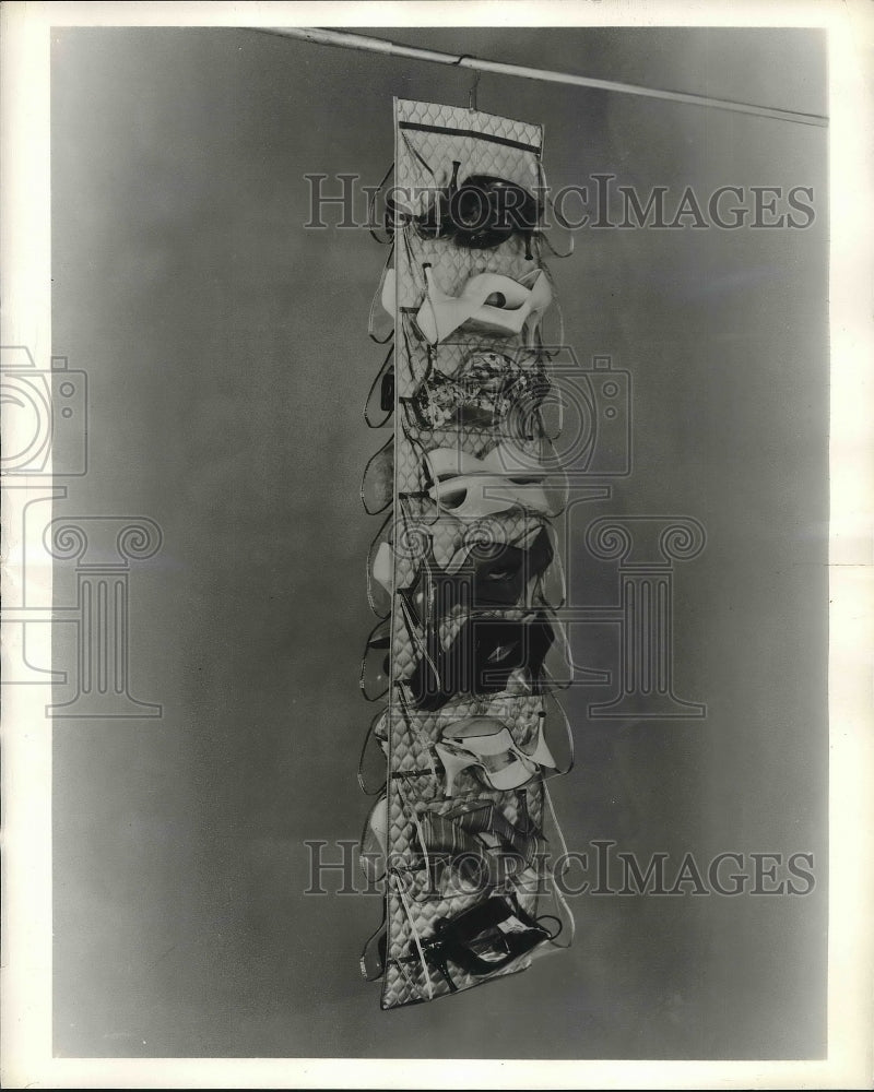 1963 Press Photo Hanging shoe closet - nea89591 - Historic Images