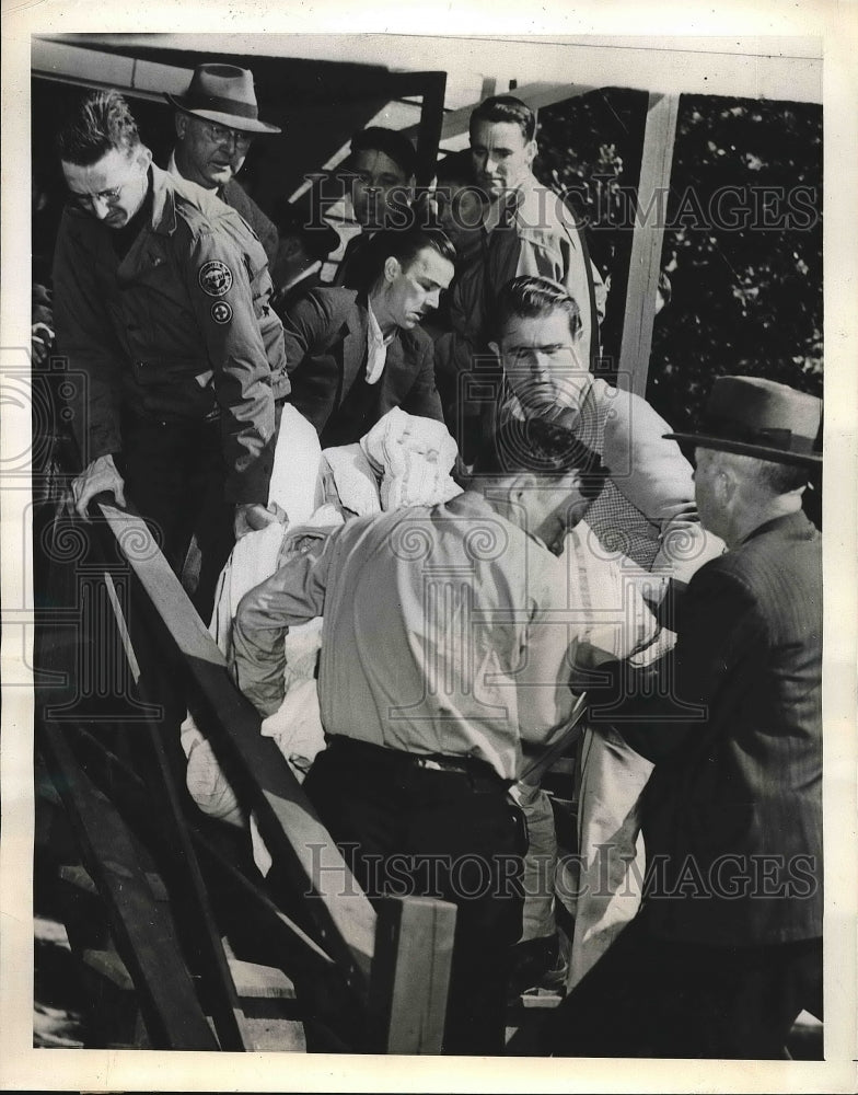 1943 Woman shot in dispute between husband &amp; police carried away. - Historic Images