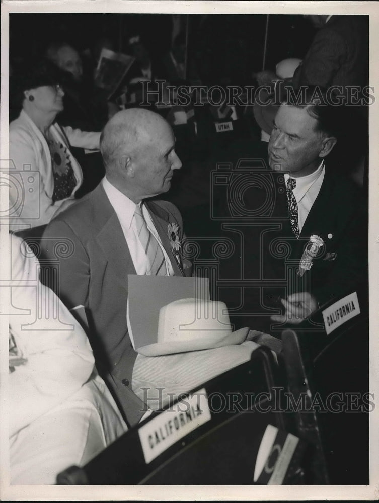 1936 Press Photo GOP Convention Cleveland. Delegates discuss party business - Historic Images