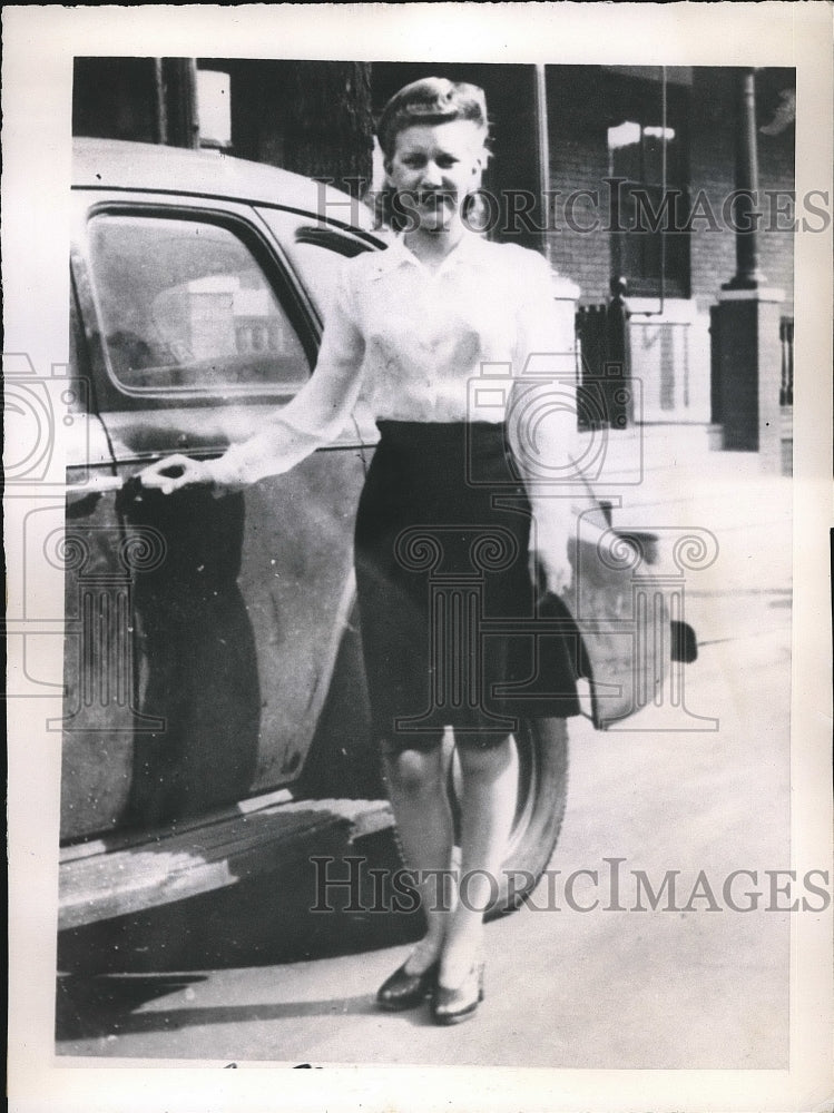 1945 Press Photo Pauline Quintis at Temple University Hospital - Historic Images
