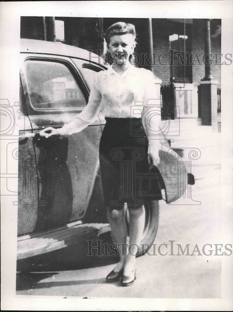 1945 Pauline Quintis at Temple University Hospital  - Historic Images