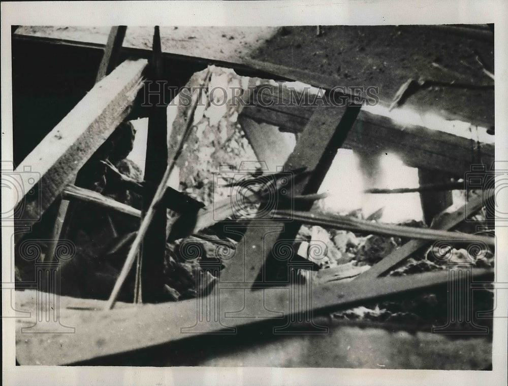 1935 Press Photo A greek home that was destroyed by a bomb - nea89667 - Historic Images