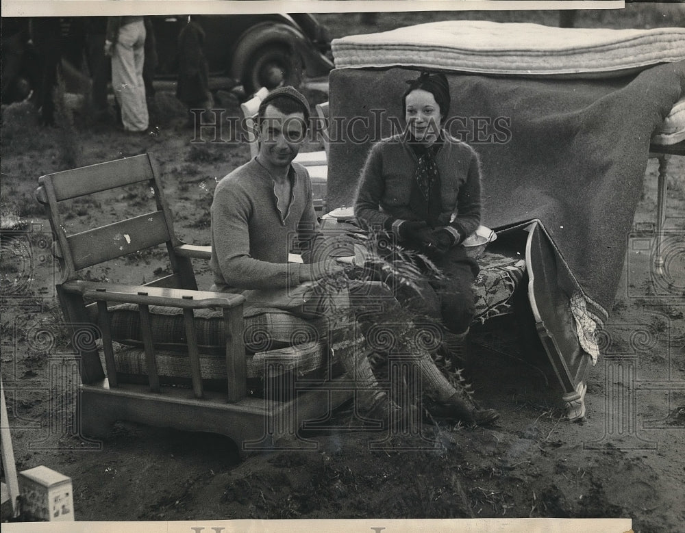 1938 Mr.&Mrs.Monroe Quarles, Victim of Heavy Storm in S.California - Historic Images