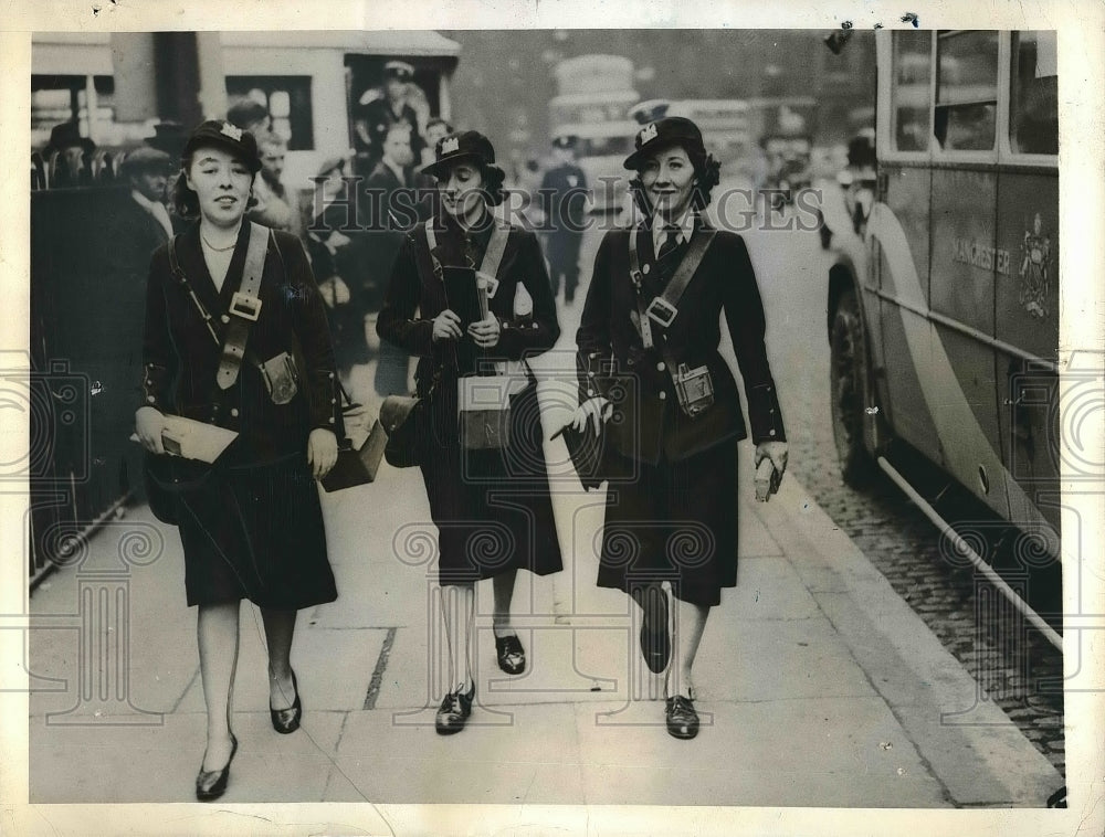 1939 Press Photo British wartime conductresses in London - Historic Images