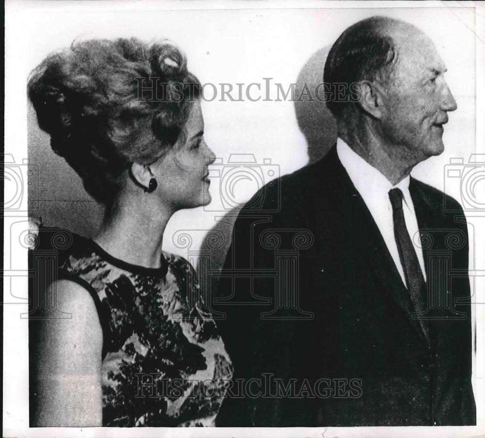 1968 Sen.J.Stro, Thurmond and Fianee Nancy Moore, Ms.S.Carolina 1965 - Historic Images