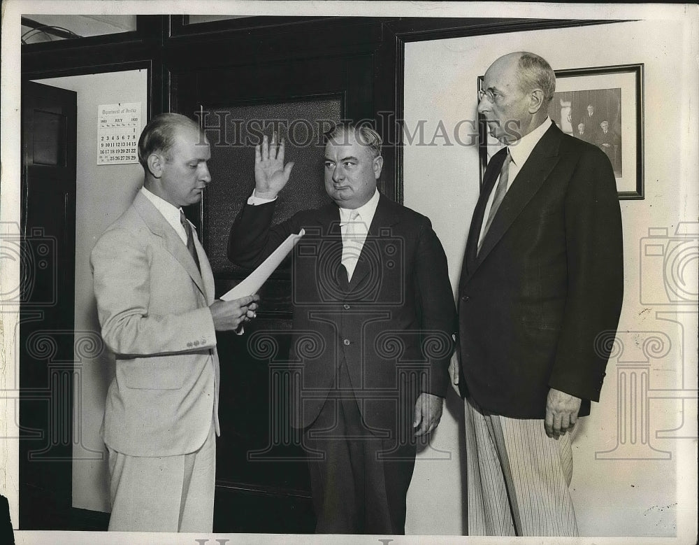 1933 Press Photo Joseph B.Keenan sworn as U.S.Asst. Attorney General. - Historic Images