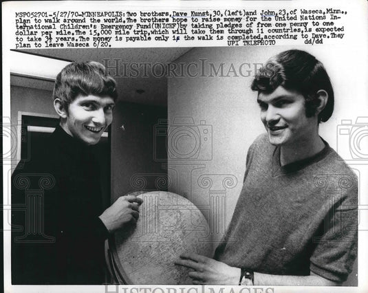1970 Press Photo Kunst Brother planned to walked the world to raised fund. - Historic Images