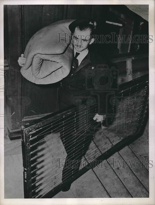 1946 Canadian war vet at hotel housing families  - Historic Images