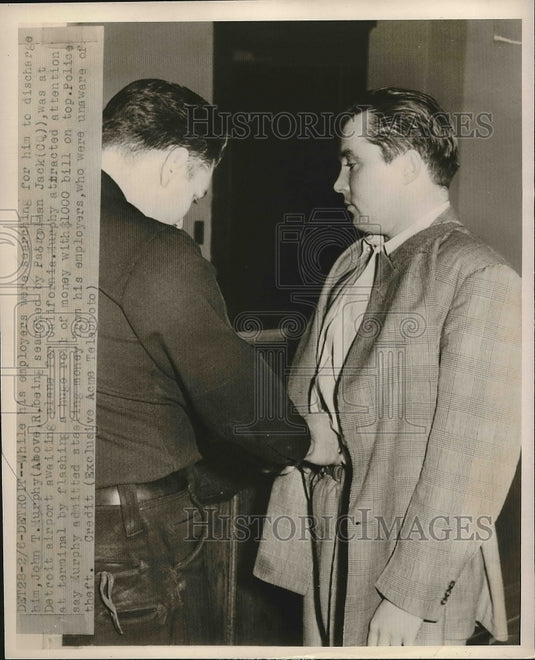 1948 Press Photo John T Murphy at Detroit Airport - Historic Images