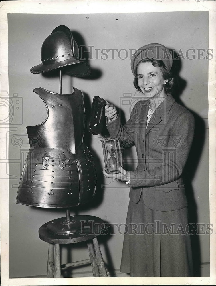 1945 Grace Mayer, curator of Police museum in NYC &amp; suit of armor - Historic Images