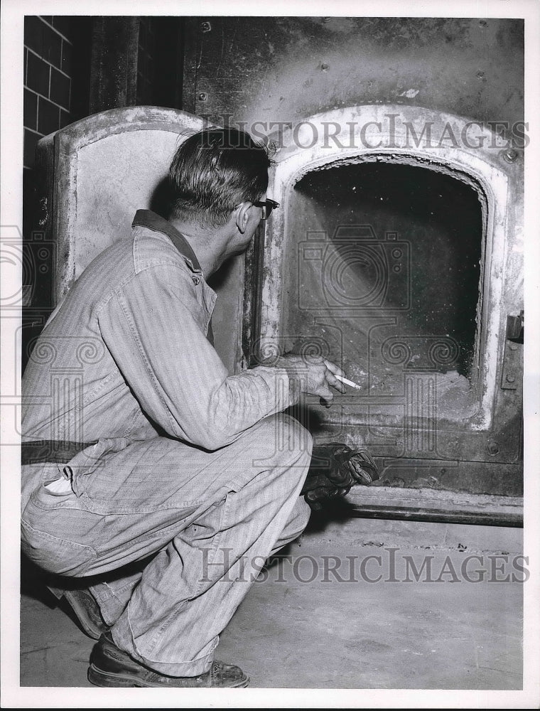 1959 Glen Thomas &amp; flash chamber of a Parma incinerator  - Historic Images