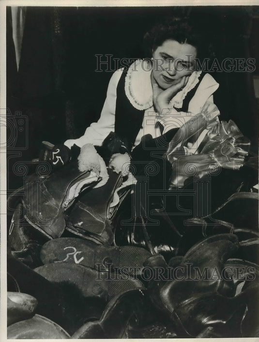 1948 Press Photo Mary O'Rourke & winter footwear in NYC - nea90038 - Historic Images