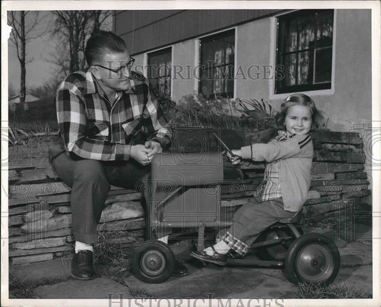 1955 Carter Quisenberry & granddaughter Ann Marie Crumb  - Historic Images