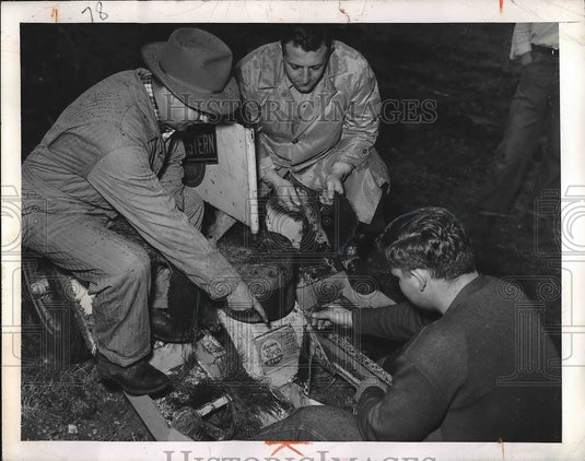 1949 Press Photo William Kluende Forestry & Agriculture Agent - Historic Images
