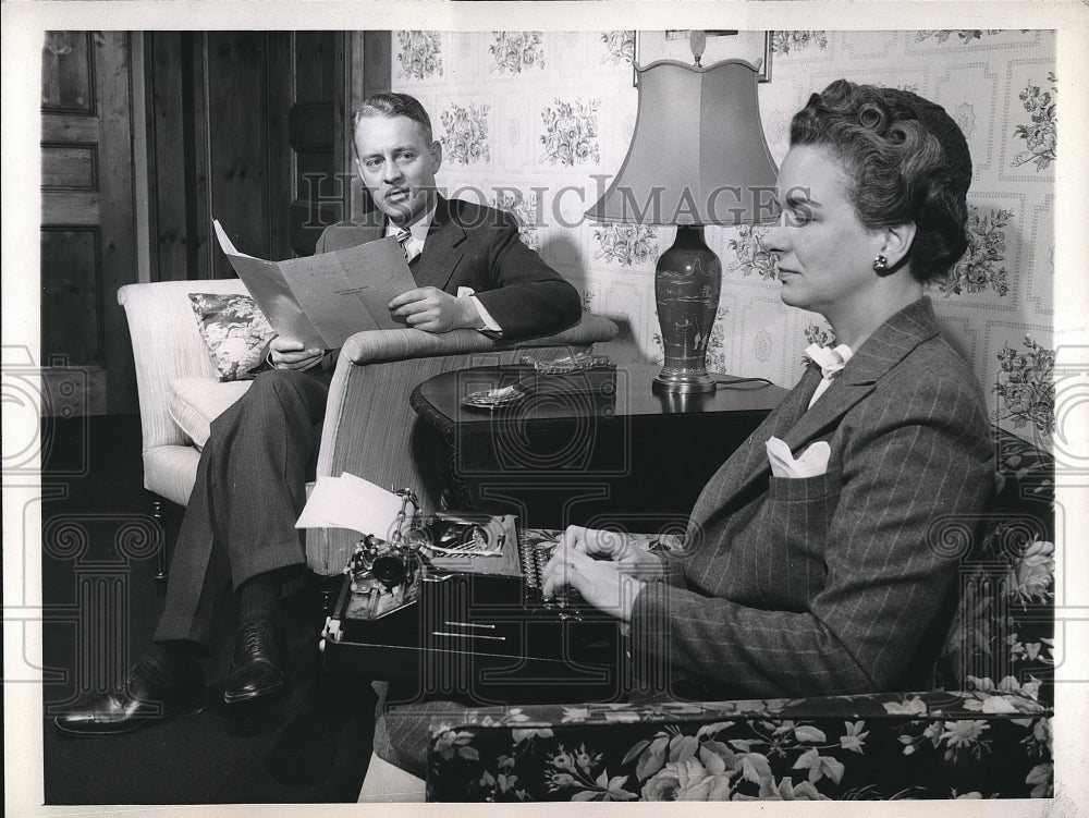 1944 Mrs Chesser Campbell Does Clerical Work In Home Of WV Carroll - Historic Images