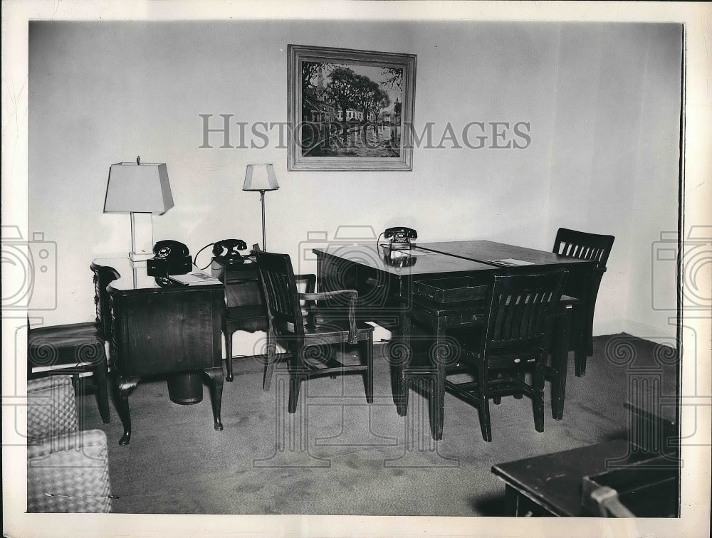 1946 Press Photo A hotel room at NYC's Waldorf-Astoria - nea90123 - Historic Images