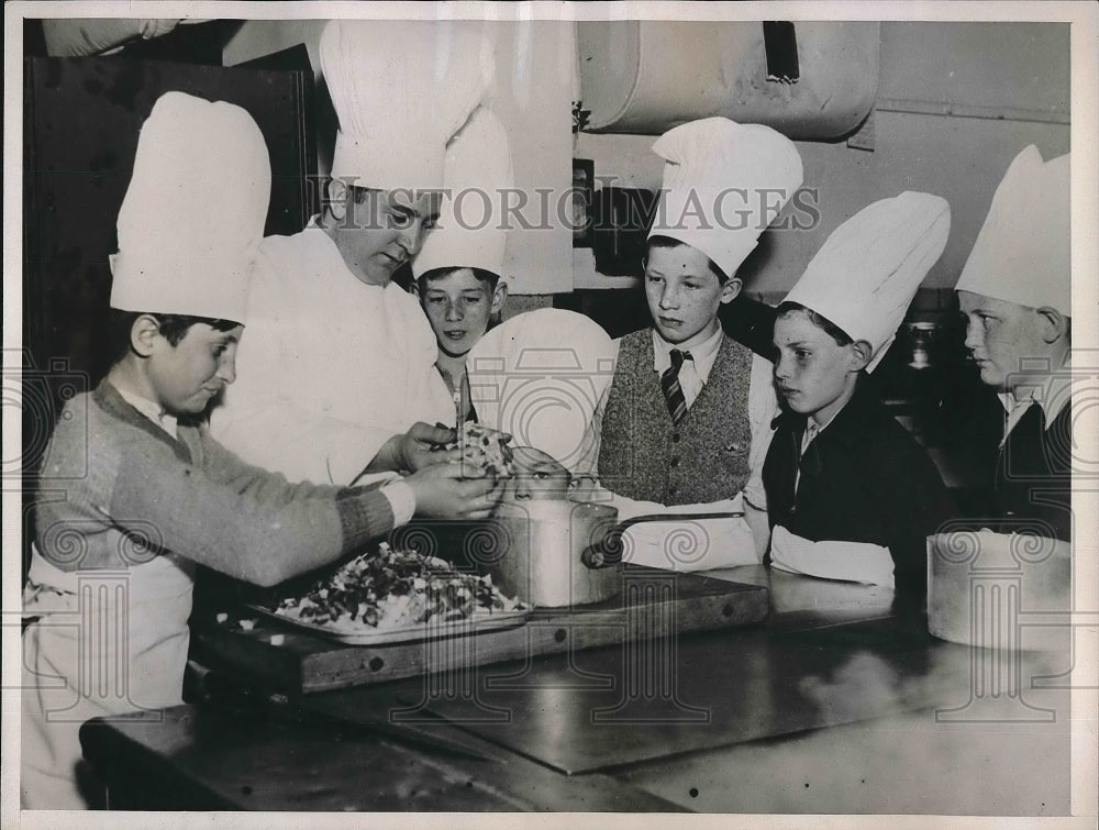 1936 Catholic Youth kids tour kitchen of Hotel Roosevelt  - Historic Images