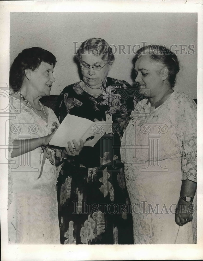 1939 Mrs Ida Wise Smith, pres of W.C. T.U., Mrs Boole, Mrs Colvin - Historic Images