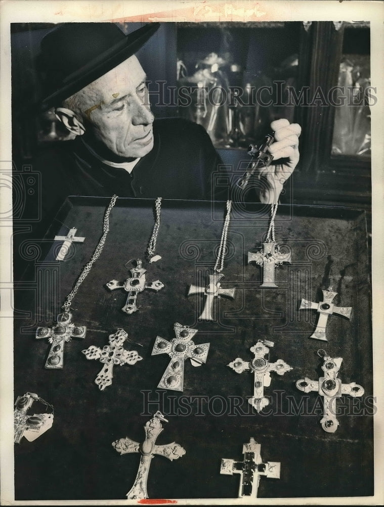 1958 Cardinal Jewels with Gold and Precious Stones Pope Successor - Historic Images