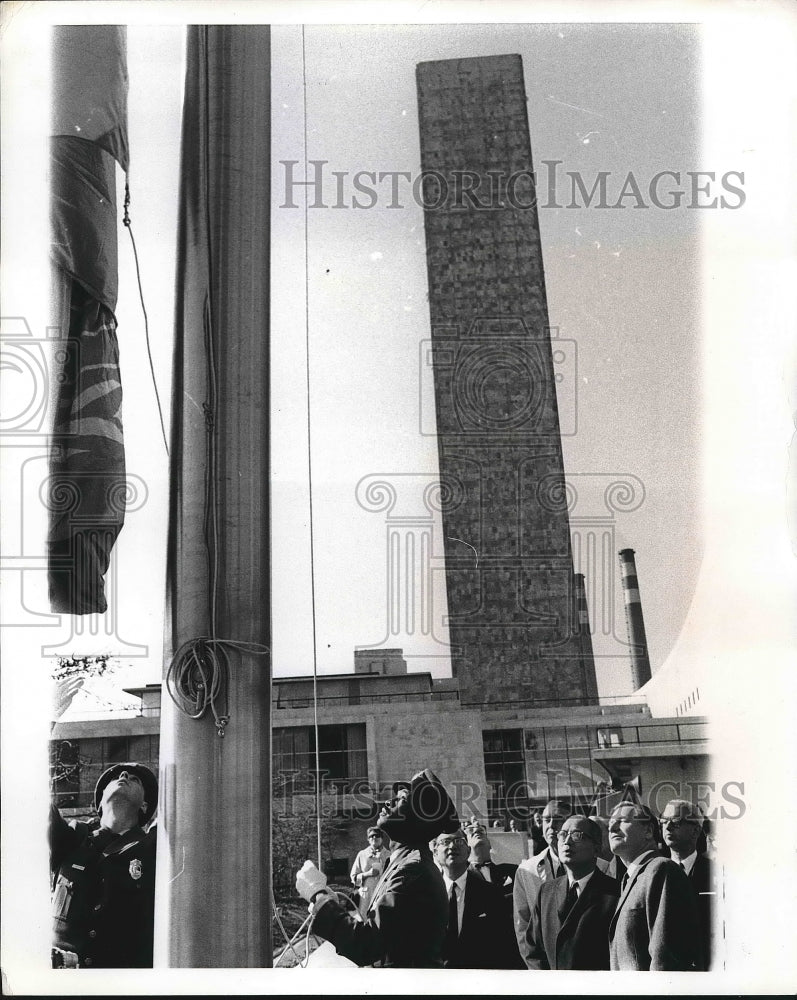 1965 Press Photo Flag Raising in Honor of Dag Hammarskjold at United Nations - Historic Images