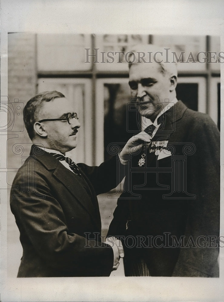 1933 Ind. Gov Paul McNutt recieves Legion of Honor medal, L orand - Historic Images