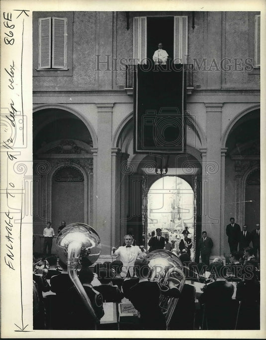 1964 Pope Paul VI at Summer pallace at Castelgandolfo Italy - Historic Images
