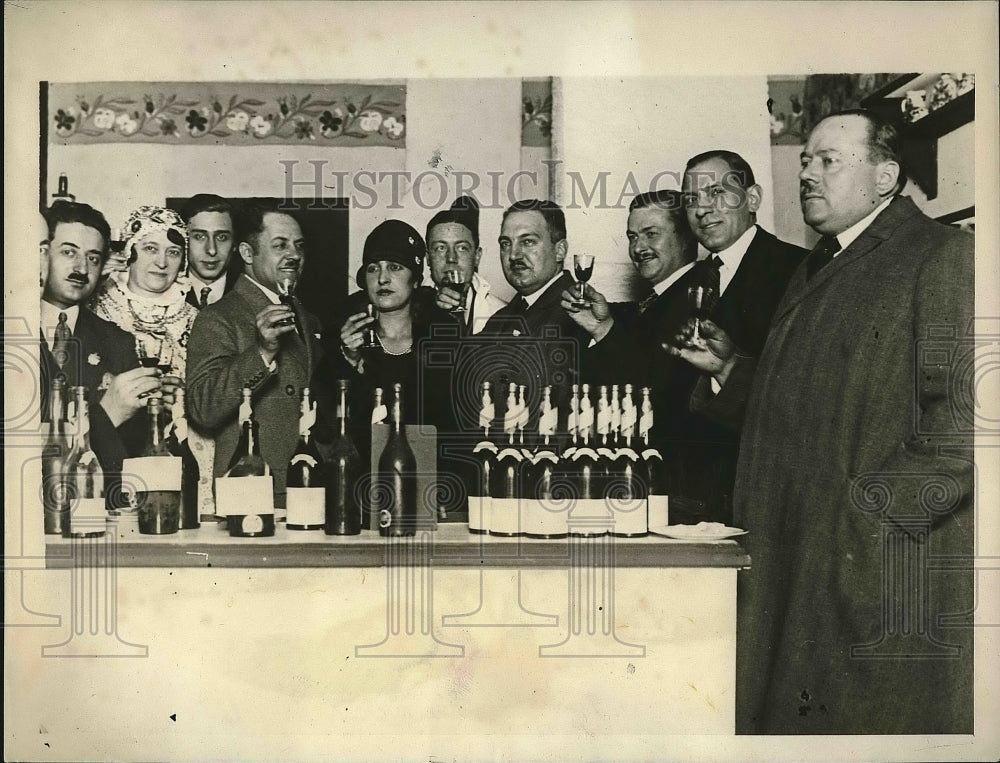 1930 Press Photo Alexander Justus Sampled Wine - Historic Images