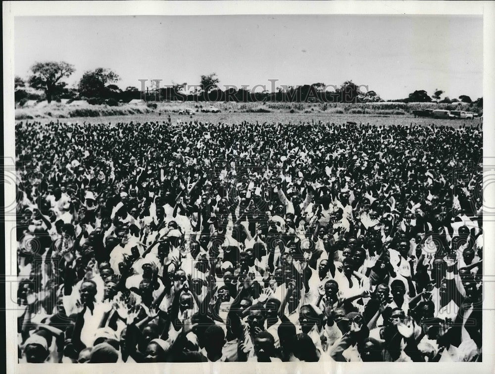 1962 Northern Thodesia Crowd of Africans  - Historic Images