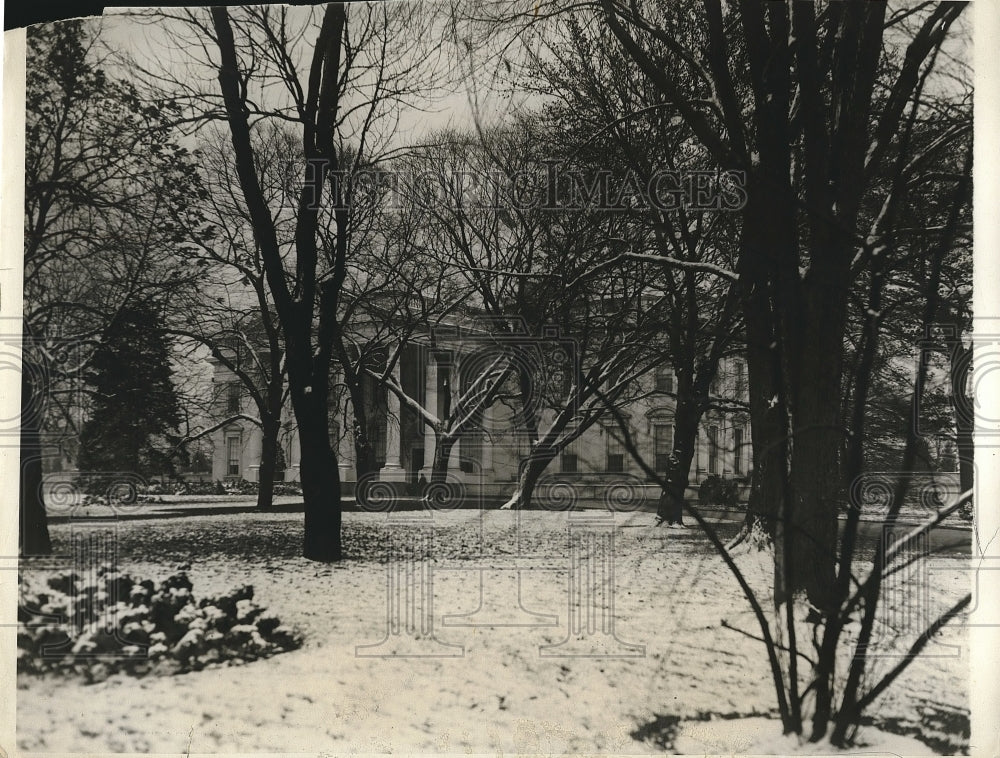 1929 A view of the White House in D,C, with snow cover  - Historic Images