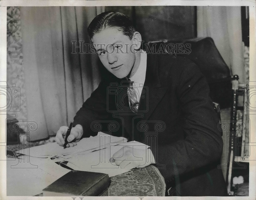 1934 Press Photo Howard A. Swee, london boy wins essay contest - nea90532 - Historic Images