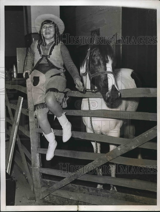 1934 Press Photo Polly Armstead with her pony "Silver Spot" at the 5th Annual - Historic Images
