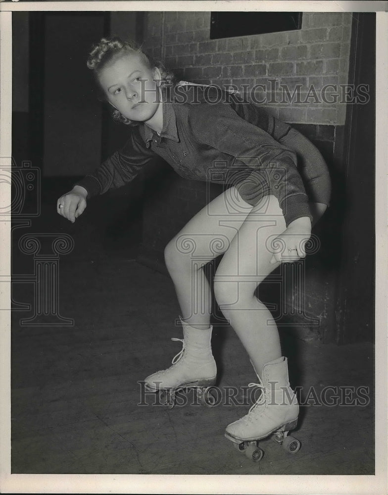 1941 Press Photo Harriet Nielson Speed Skating Champion from Cleveland. - Historic Images