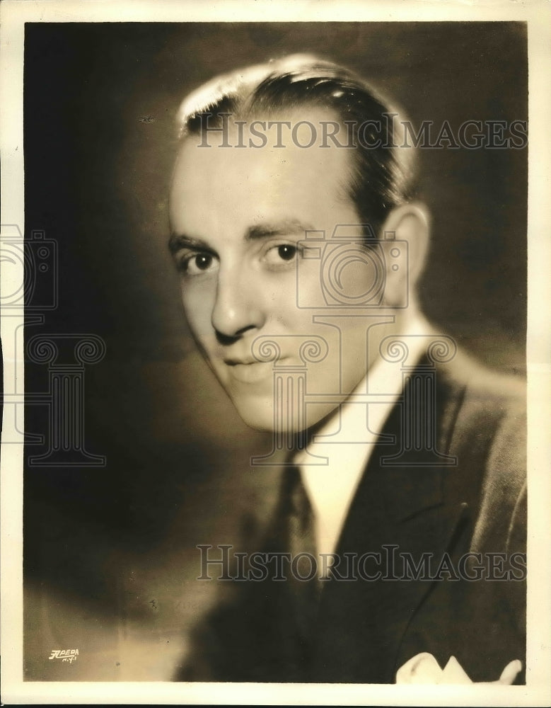 1932 Broadway artist Ross MacLean, guest artist on the Nestle's - Historic Images