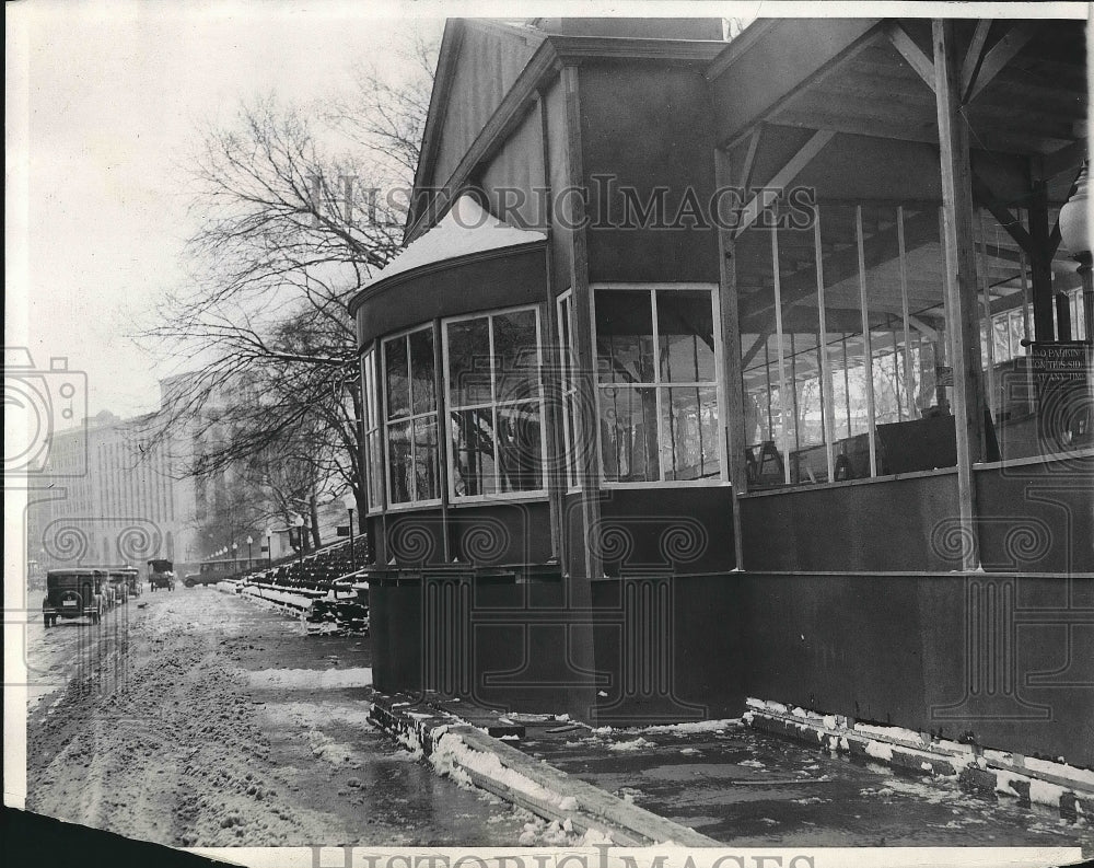 1929 Glass enclosed stand in front of the White House for parade - Historic Images