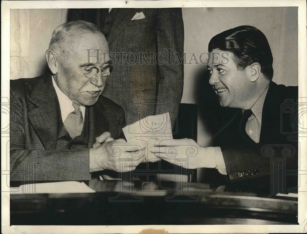 1936 Press Photo Sen. Henry Keyes and Sen. Robert La Follette of Tax Bill hearin - Historic Images