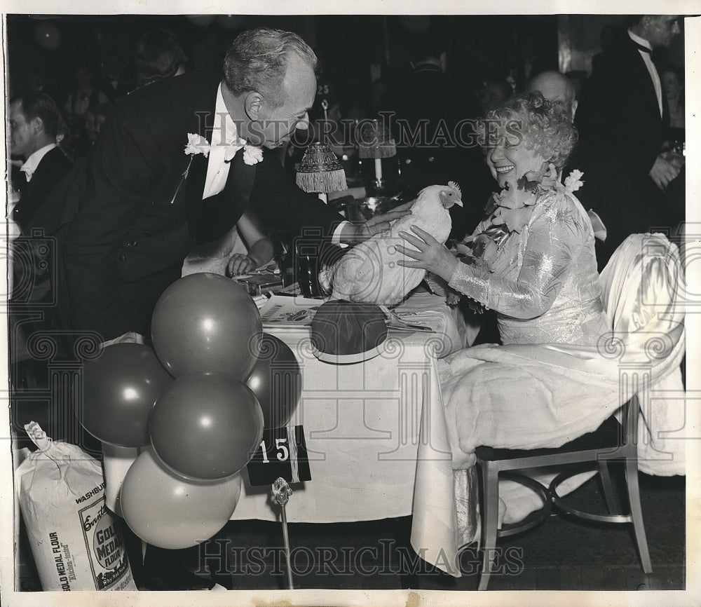 1940 Press Photo Asbestos heir Tommy Manville &amp; Mrs TF Manville - nea91081 - Historic Images