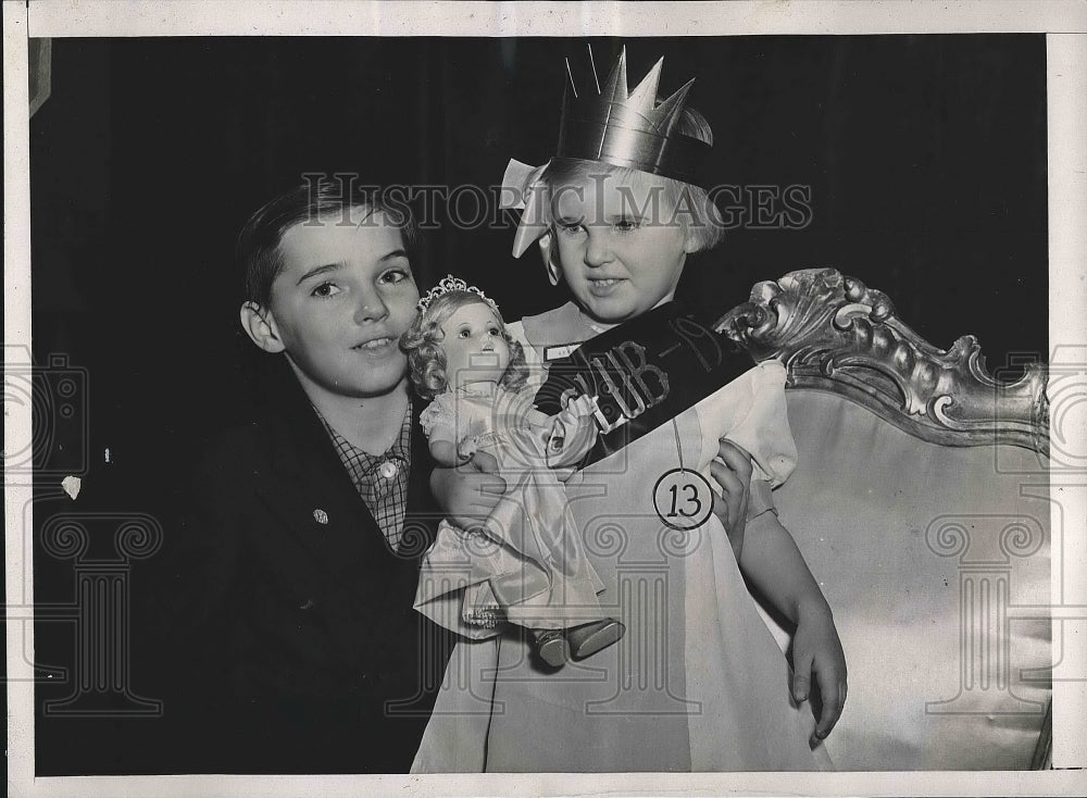 1938 Little Sister Beauty contest in NY Phyllis &amp; Theo Stankiewicz - Historic Images